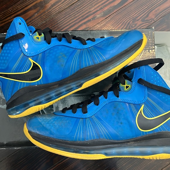 Lebron 8 v/2 Nike sneakers - Picture 5 of 5